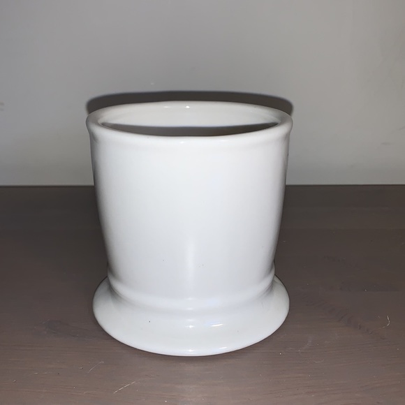 Anthropologie Cream and Black Ceramic Letter L Monogram Mug - Picture 5 of 7